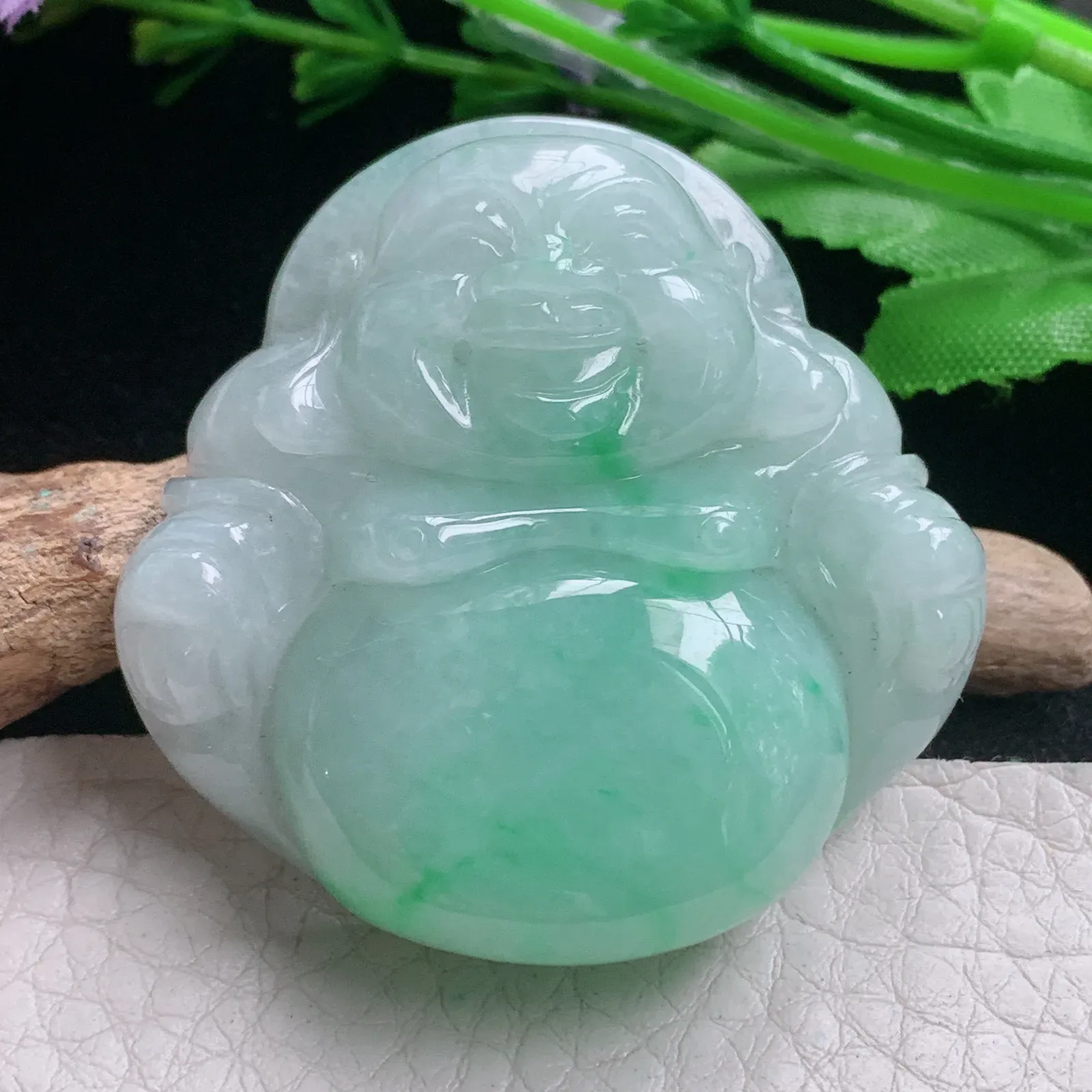 zen自然光45*46.5*12.3天然缅甸翡翠A货飘绿大佛公 开心佛玉吊坠