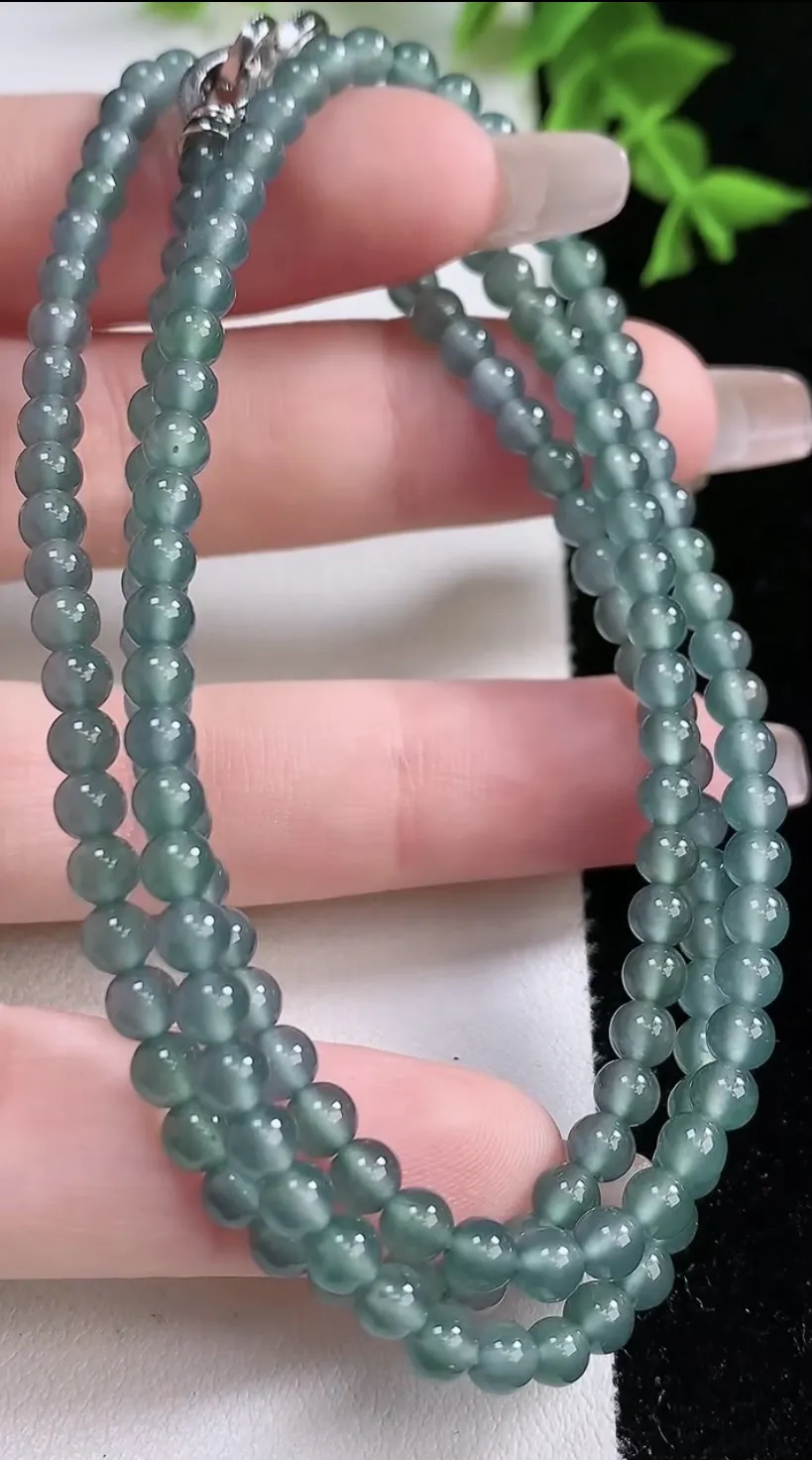 翡翠a货蓝水小米珠项链，尺寸4-154颗，重:17.46g
