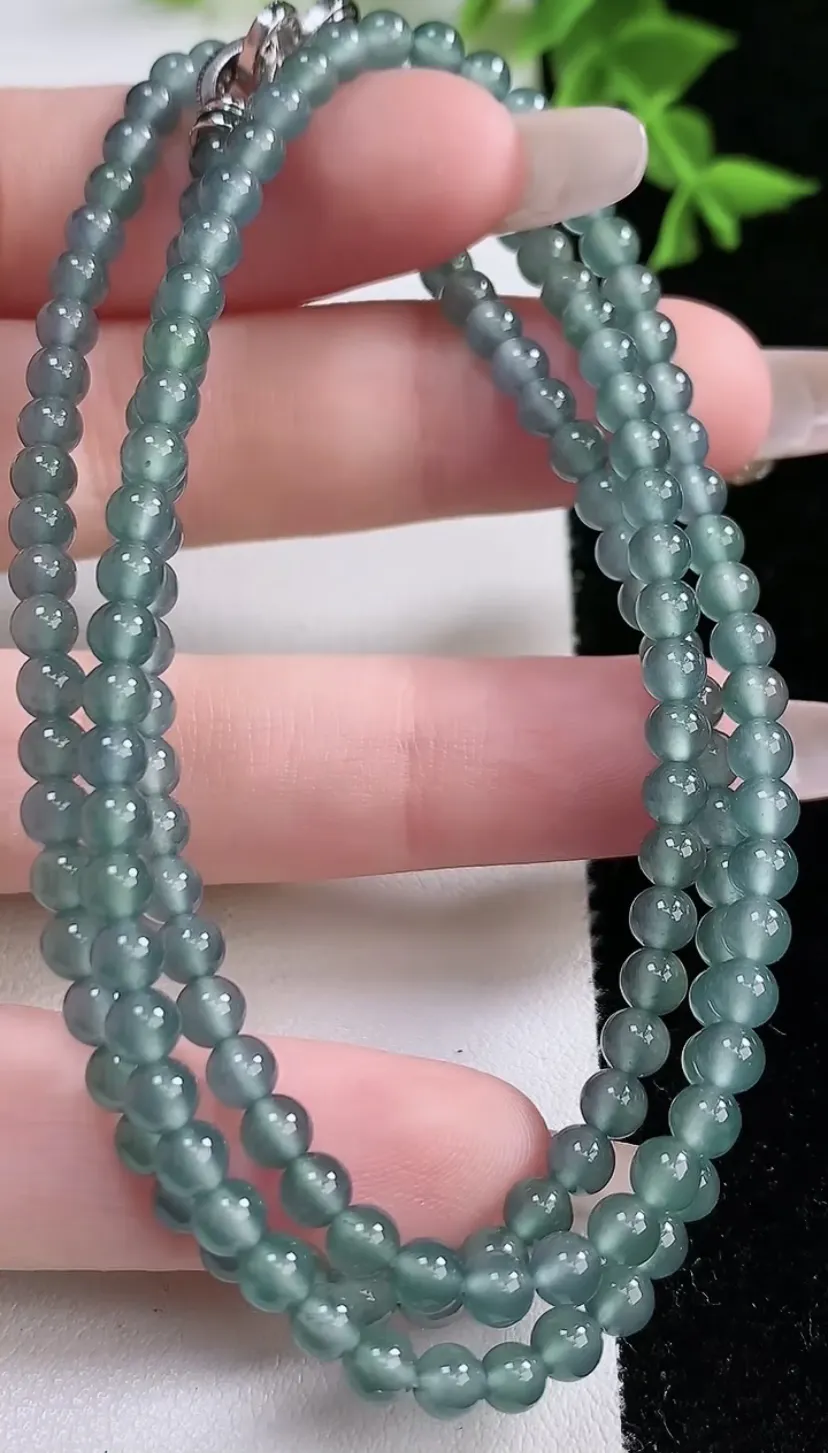 翡翠a货蓝水小米珠项链，尺寸4-154颗，重:17.46g