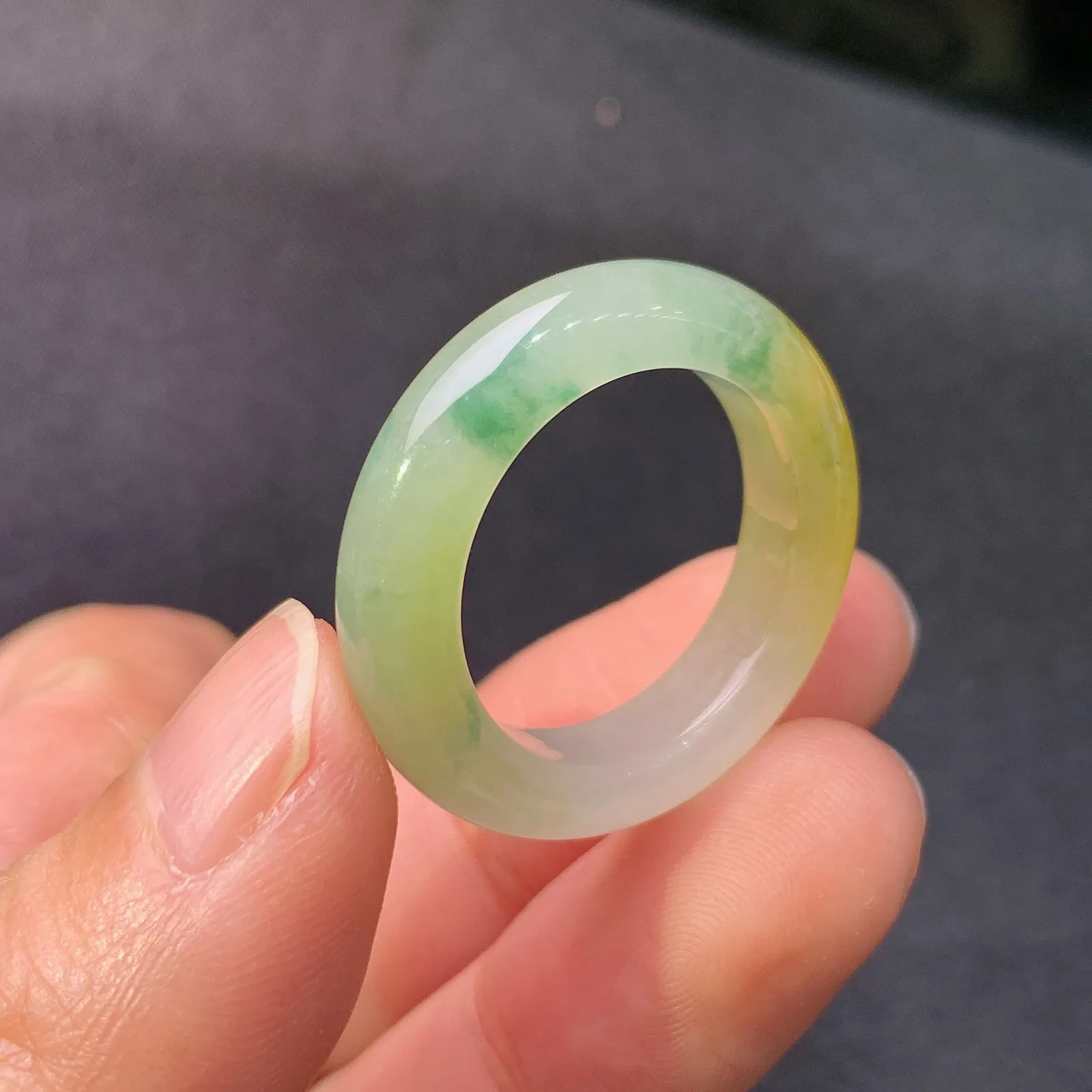 冰黄翡戒圈，指环，冰润细腻，颜色鲜艳，种水足，Xyg圈口18宽5.4厚4.2