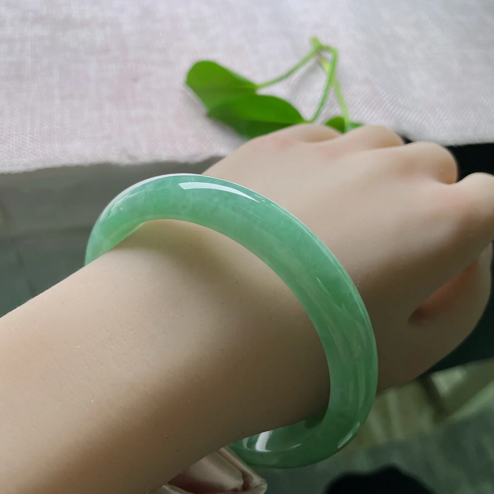 63.4/12.8/8.3果绿正圈，水润，大圈口，色系甜美，优雅大方