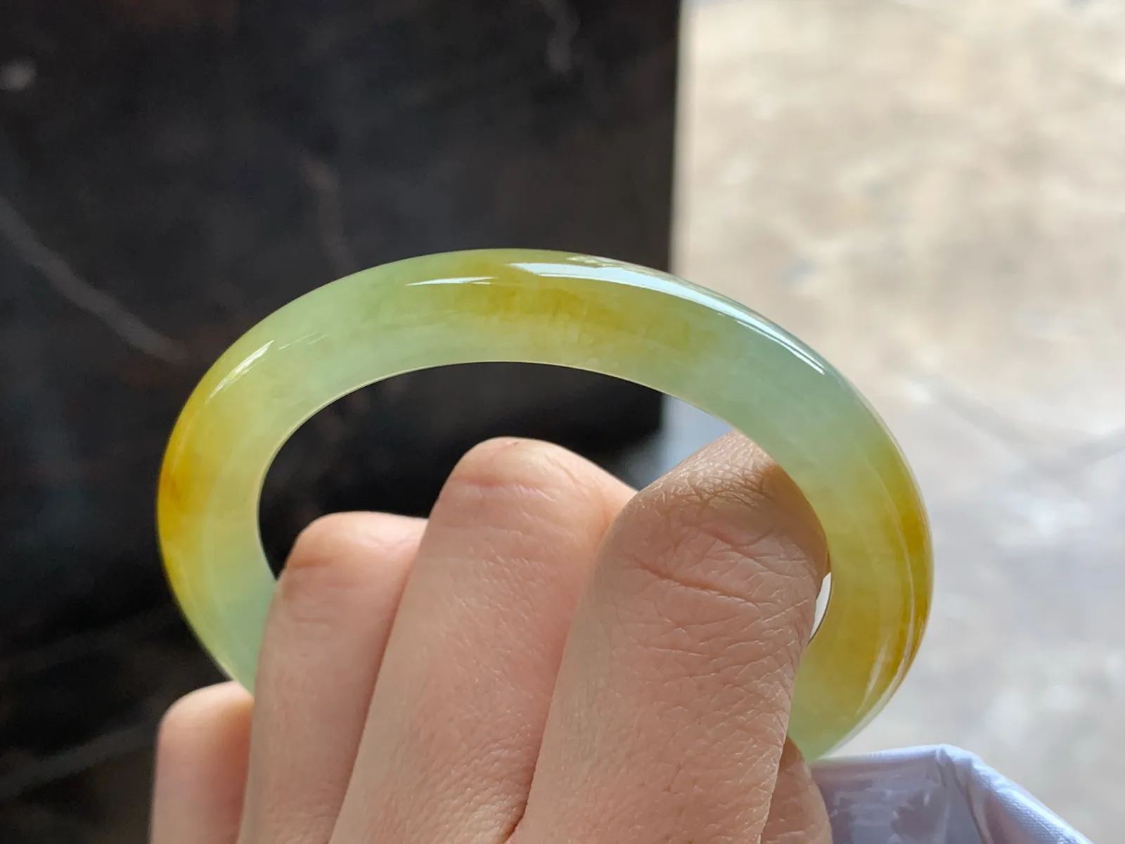 52-8.7

黄翡圆条手镯^_^鲜艳