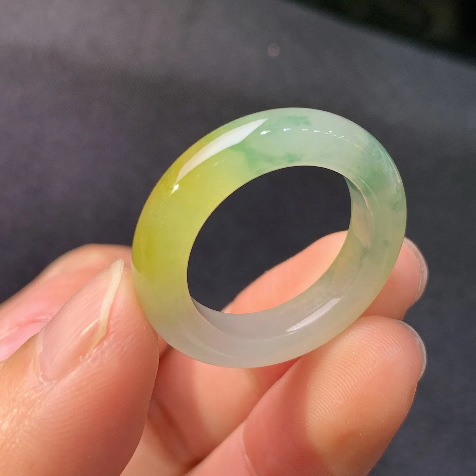 冰黄翡戒圈，指环，冰润细腻，颜色鲜艳，种水足，Xyg圈口18宽5.4厚4.2