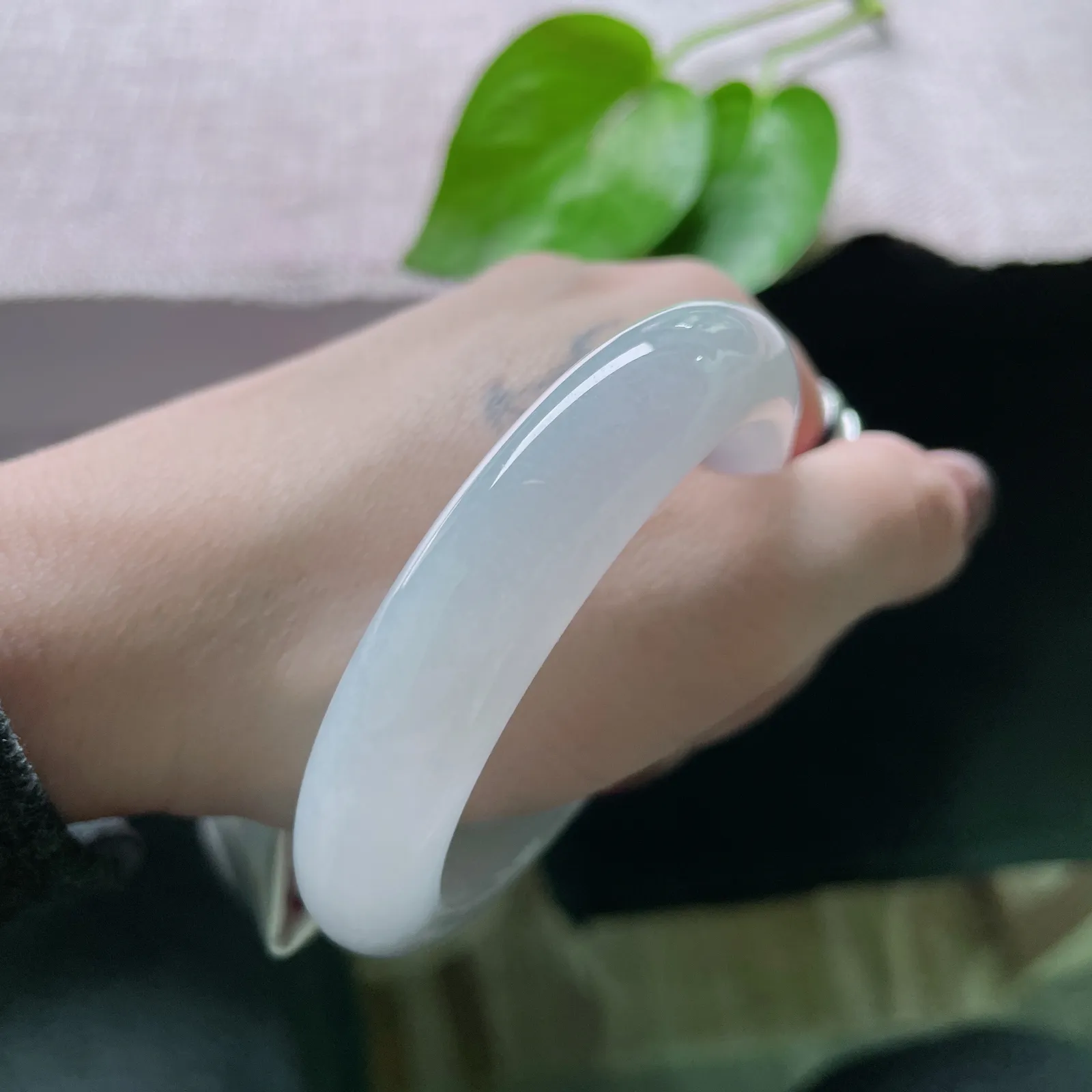 53.2/12.3/8.5，冰紫正圈，紫气东来承祥瑞，满圈柔紫裹着冰润胶质，玉质莹润