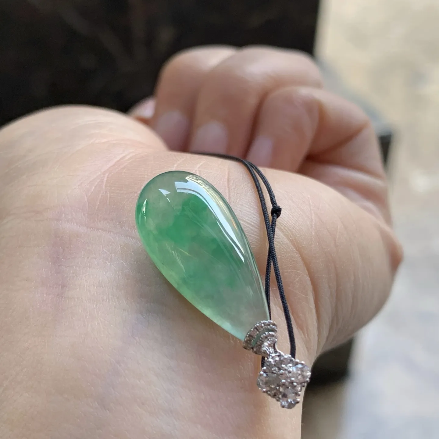 金扣绿花水滴^_^尺寸24.8-11.6-6.1mm