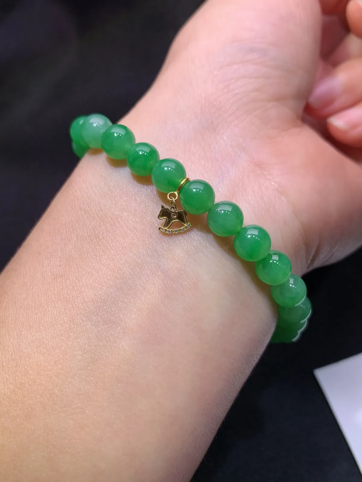 翠绿圆珠手串，手链，冰润色阳，玉质细腻，种水足，Be 直径6.1