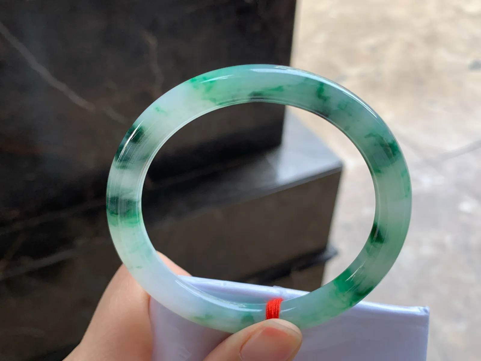 55-8

绿花圆条手镯^_^飘花好看 玉质温润