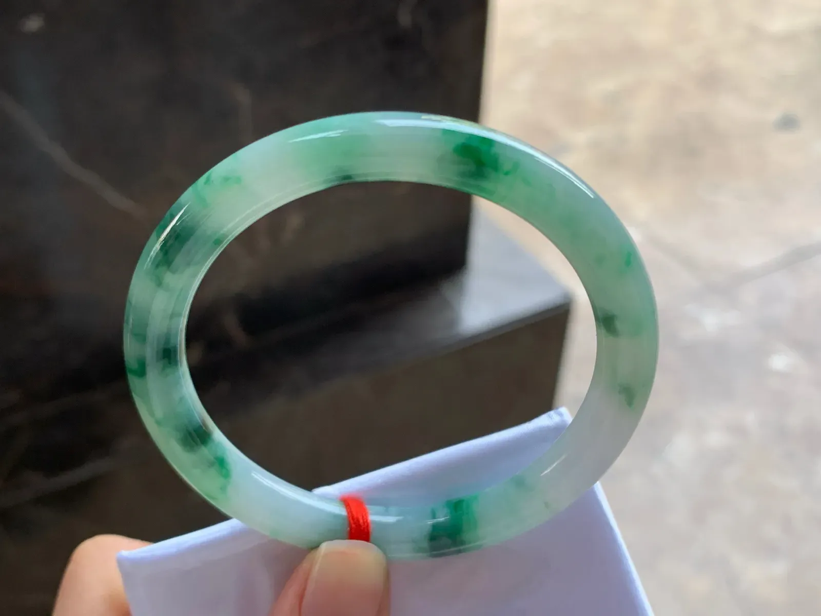 55-8

绿花圆条手镯^_^飘花好看 玉质温润