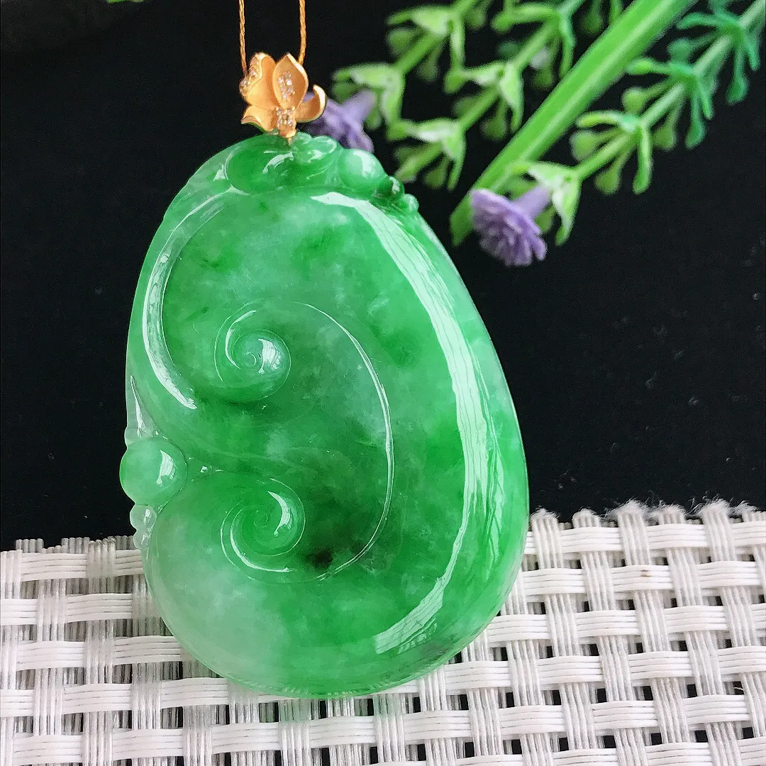 实拍A货翡翠49/35.2/5.4老坑18k金镶嵌辣阳绿如意吊坠翡翠挂件
