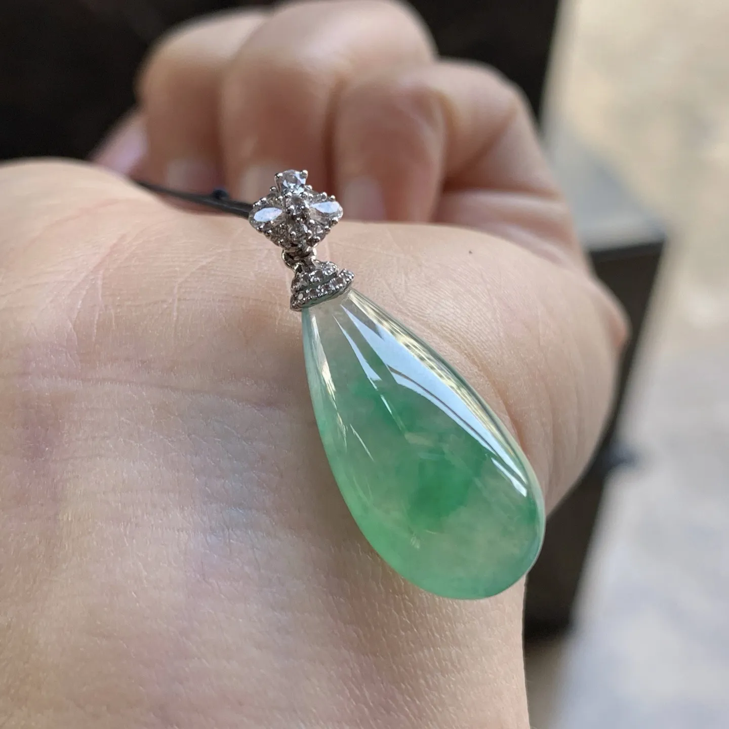 金扣绿花水滴^_^尺寸24.8-11.6-6.1mm