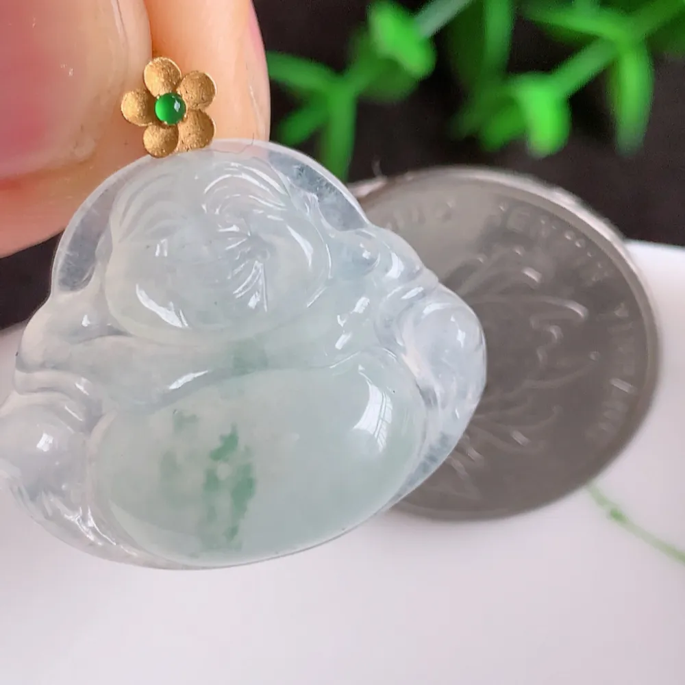 18k金冰润飘花佛公挂件 玉质细腻  精雕弥勒佛，笑佛福耳垂肩，面相喜庆，开怀大笑，憨态可掬。惟妙惟肖，寓意福禄双全，吉祥美满，笑口常开 W400.28 尺寸：23-28-6mm