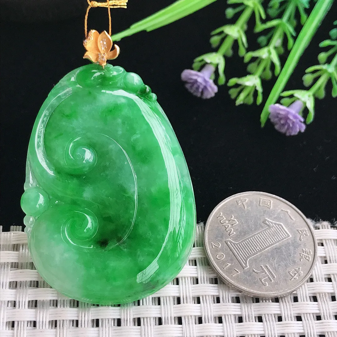 实拍A货翡翠49/35.2/5.4老坑18k金镶嵌辣阳绿如意吊坠翡翠挂件