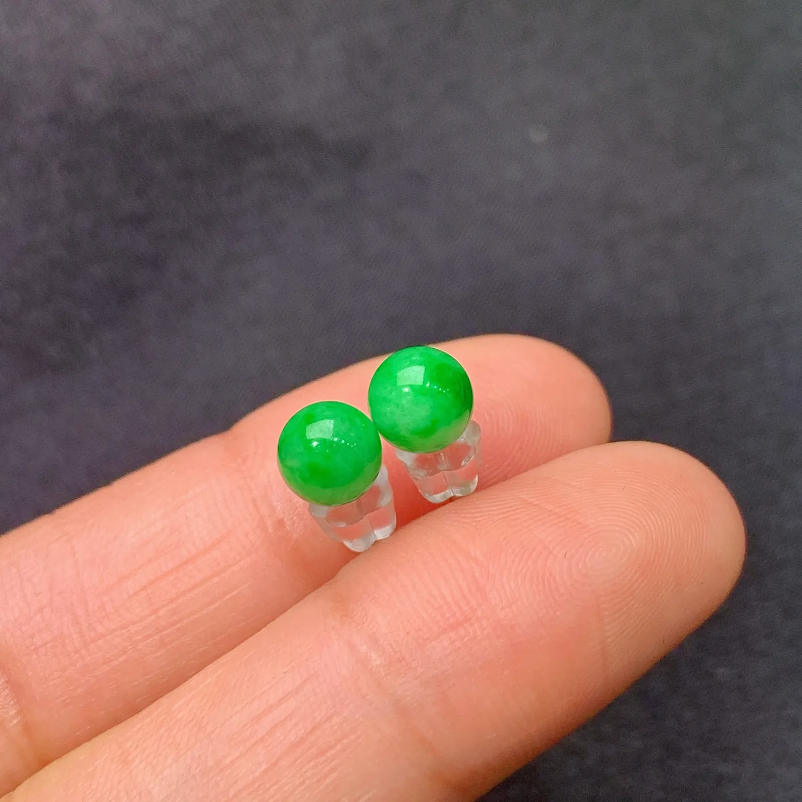 阳绿圆珠耳钉，18k金镶嵌，简约时尚，Xyg取一尺寸5.3