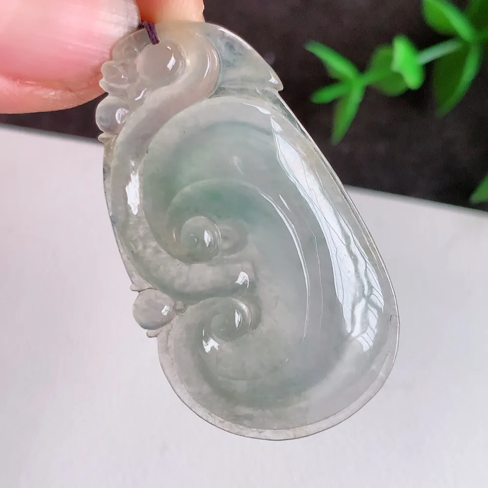 冰润吉祥如意翡翠吊坠  寓意“万事如意，吉祥如意,福寿绵长 心想事成”饱满大气，通透水润  W41.28尺寸：43-24.6-4.6mm
