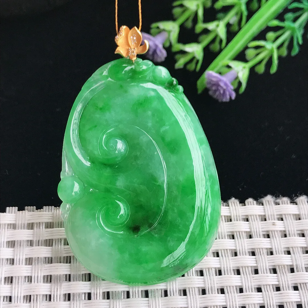实拍A货翡翠49/35.2/5.4老坑18k金镶嵌辣阳绿如意吊坠翡翠挂件