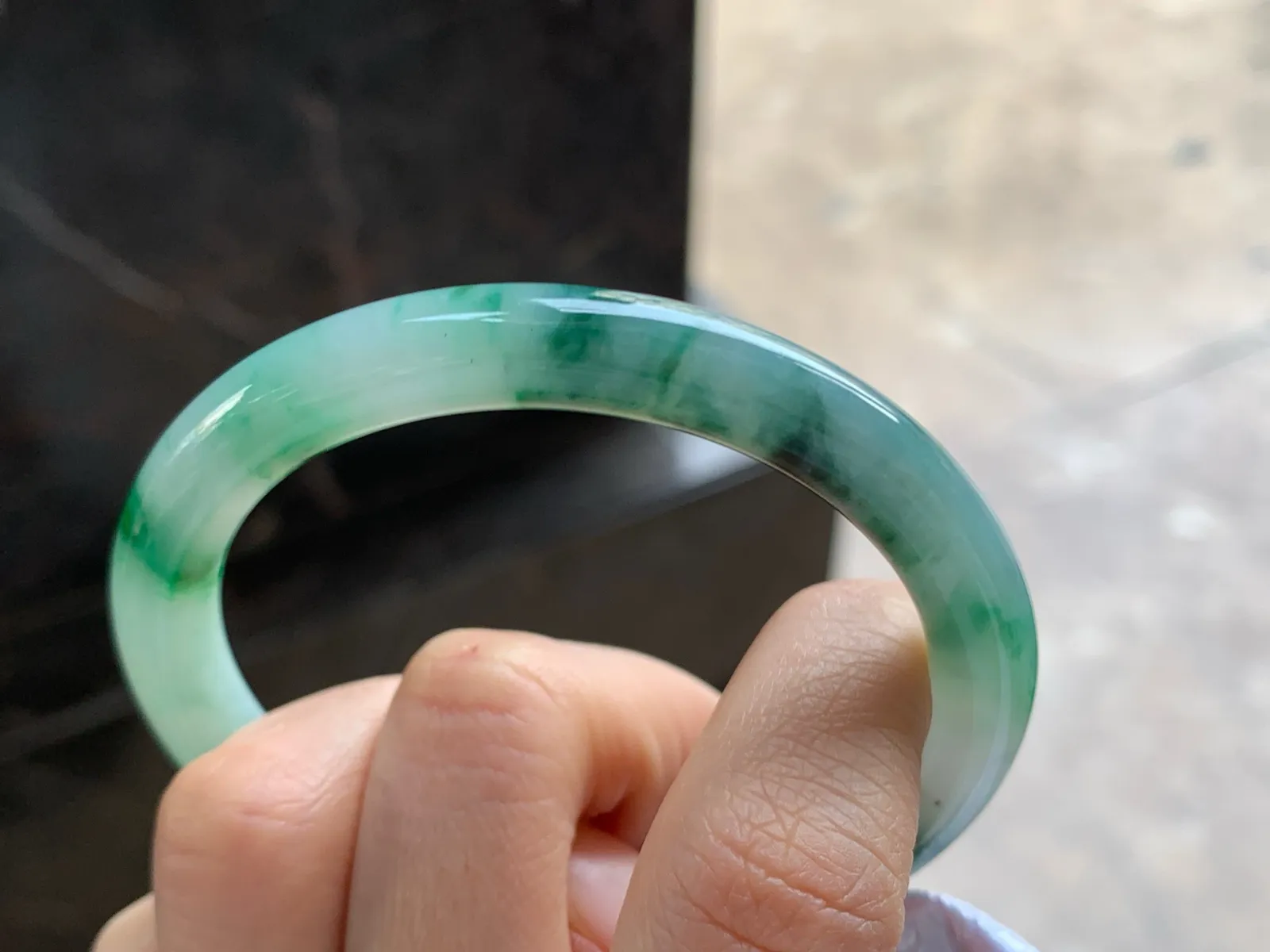 55-8

绿花圆条手镯^_^飘花好看 玉质温润