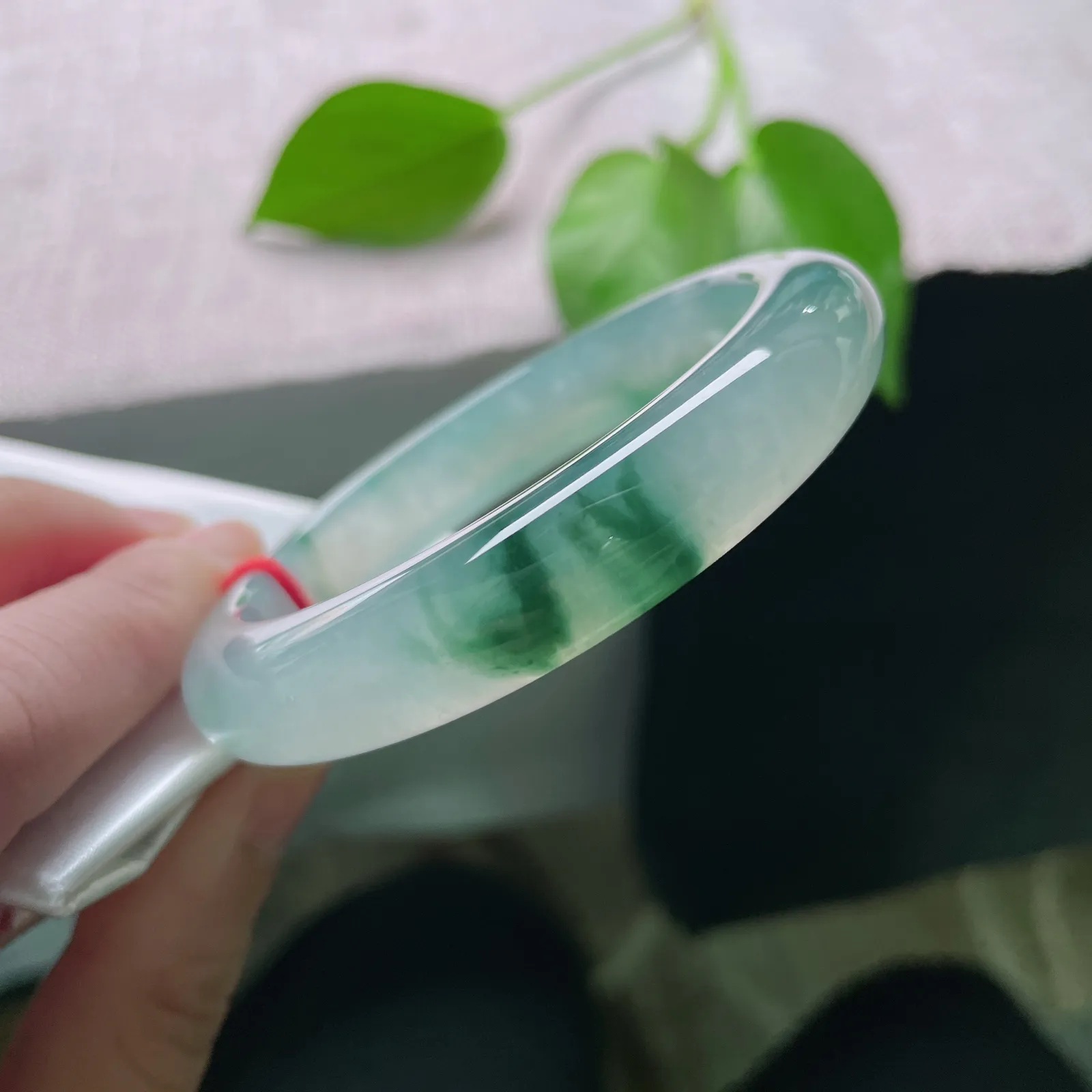 56.3/11.8/8.9，冰飘花正圈，冰润触感沁凉舒适，雅致，将山水意境藏于方寸之间。