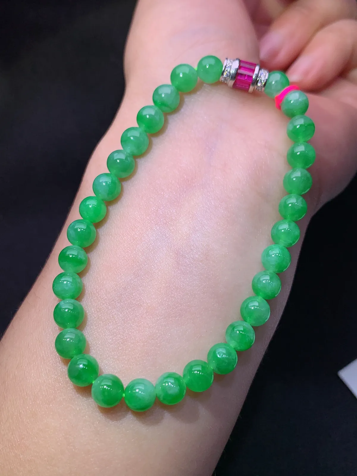 阳绿圆珠手串，手链，冰润色阳，玉质细腻，种水足 Be 直径5.8