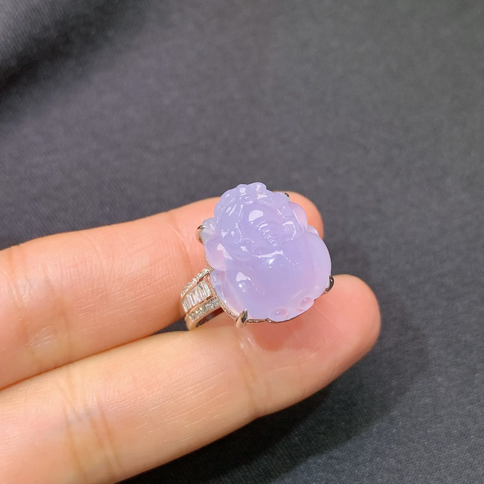 紫罗兰貔貅戒指，18k金钻镶嵌，温润细腻，色泽鲜艳，Tl圈口15裸石尺寸15.8*14.6*6.9