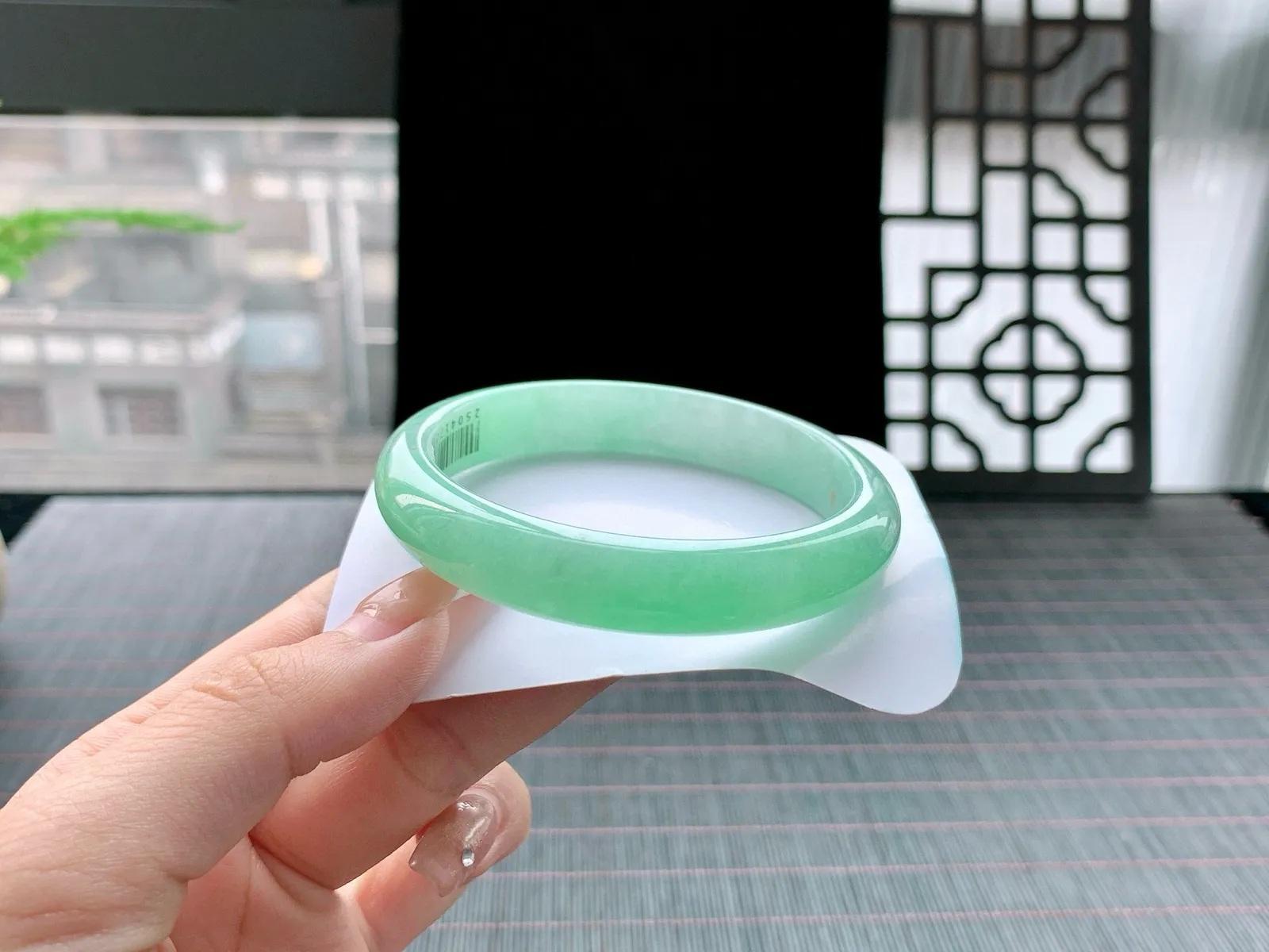 果绿正圈手镯
尺寸：60.5-12.3-7.7