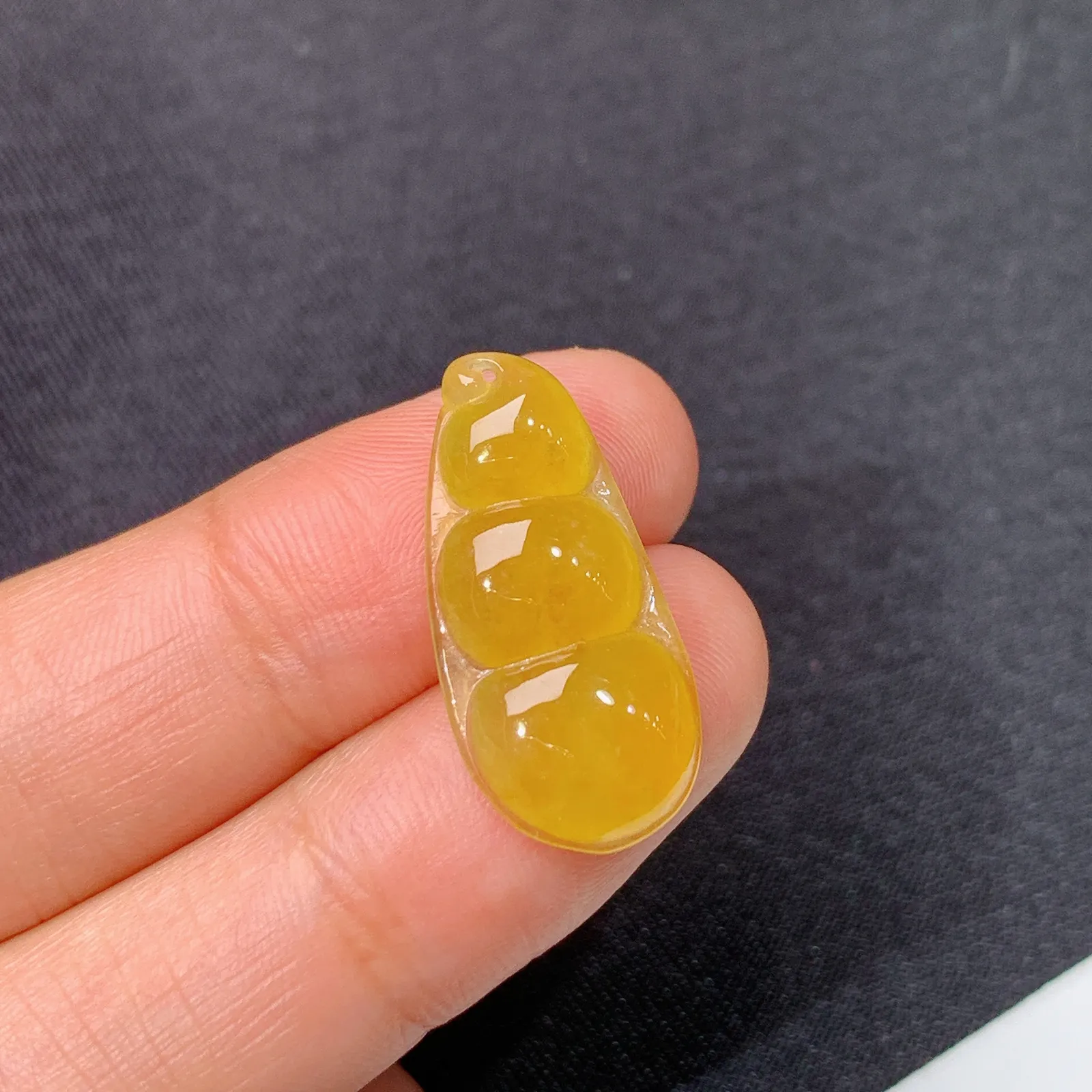 冰黄翡福豆，镶嵌佳品，冰润鲜艳，玉质细腻，种水足，Xg 尺寸23.5*11.1*3.7