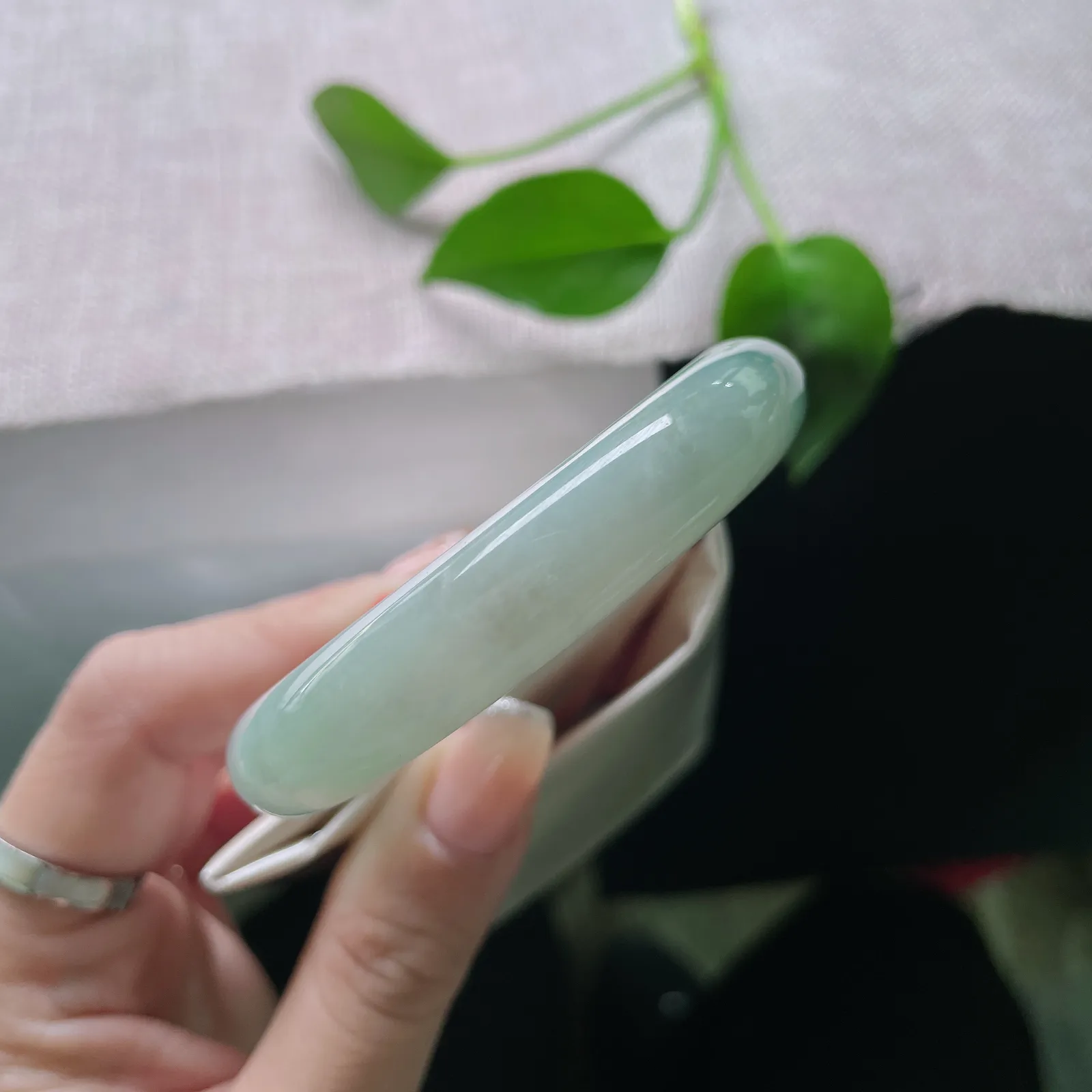 53.8/11.9/8.1飘花正圈，水润细腻，一抹飘花，婉间艳丽，一点棉线