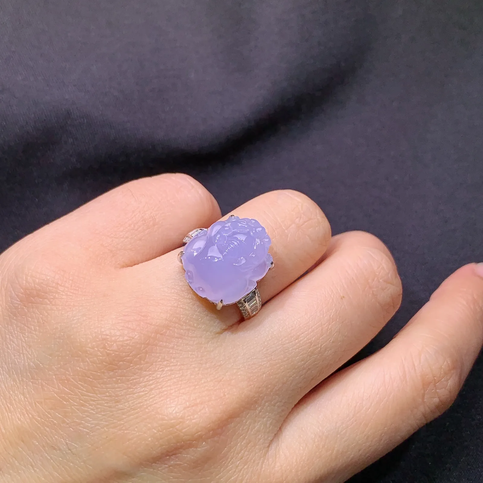 紫罗兰貔貅戒指，18k金钻镶嵌，温润细腻，色泽鲜艳，Tl圈口15裸石尺寸15.8*14.6*6.9