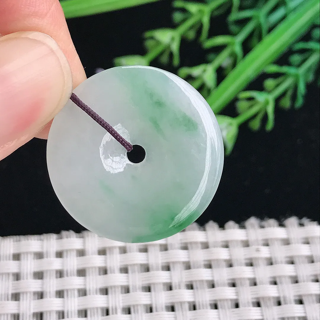 实拍A货翡翠25.8/3.2老坑冰润飘绿平安扣吊坠正装翡翠玉扣挂件