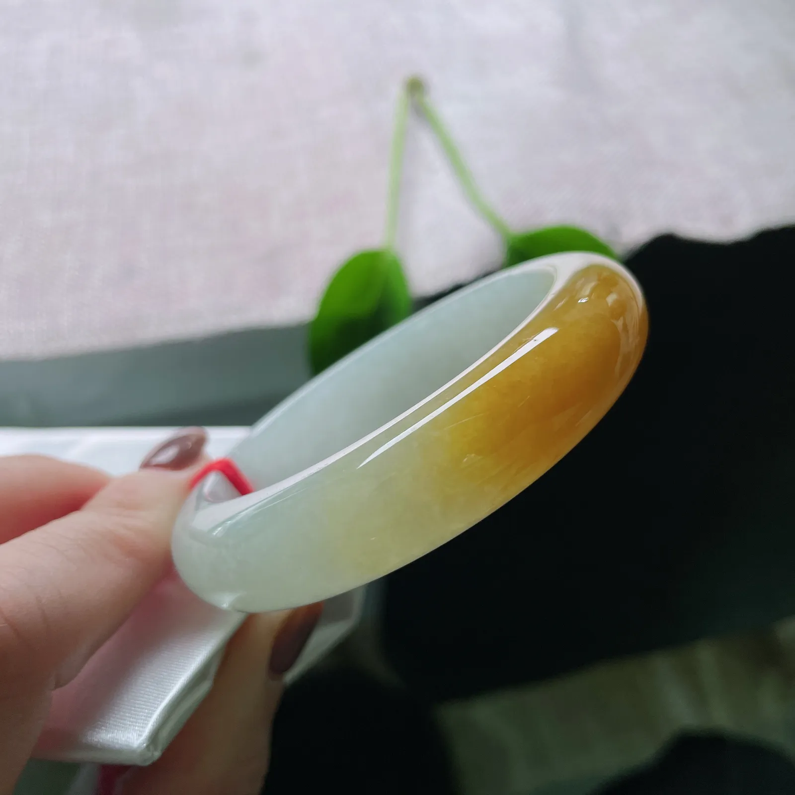 54/13.6/8.6，冰黄翡正圈，冰润如秋水，黄韵若朝晖，是时光沉淀的温柔与明亮。