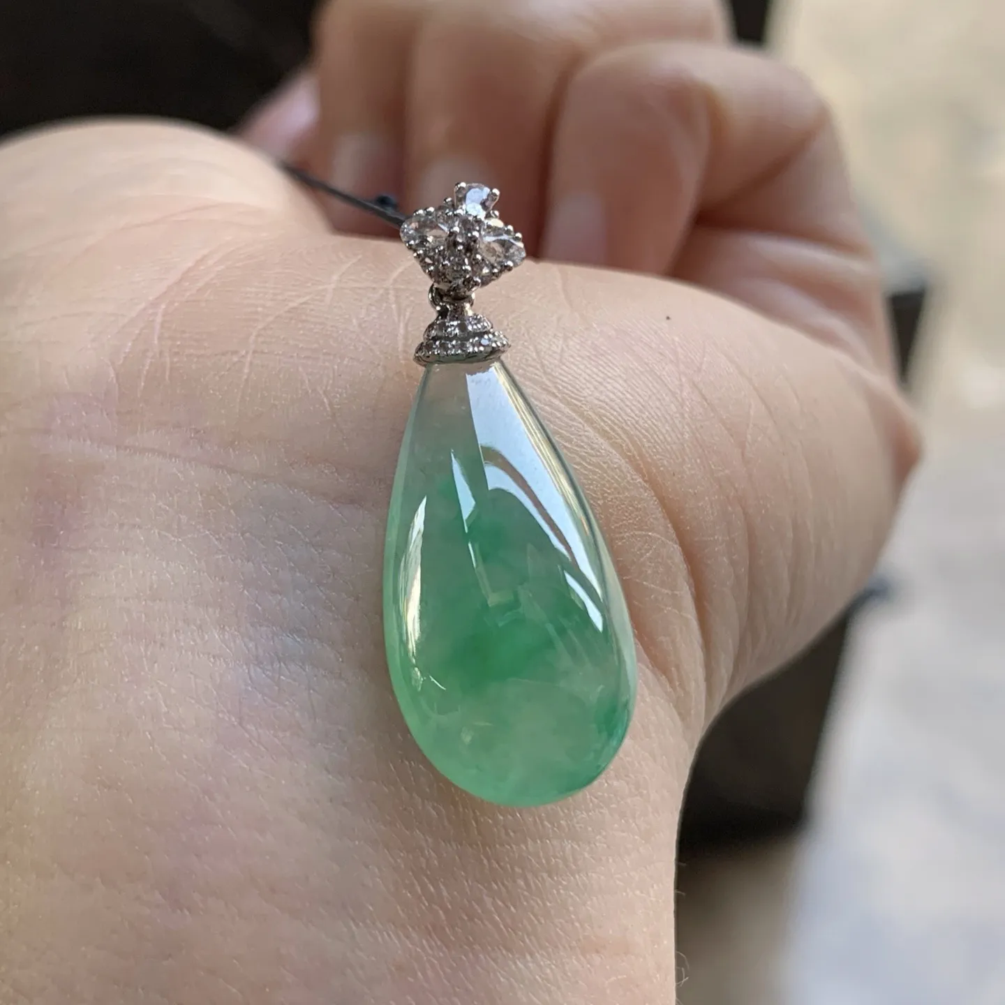 金扣绿花水滴^_^尺寸24.8-11.6-6.1mm