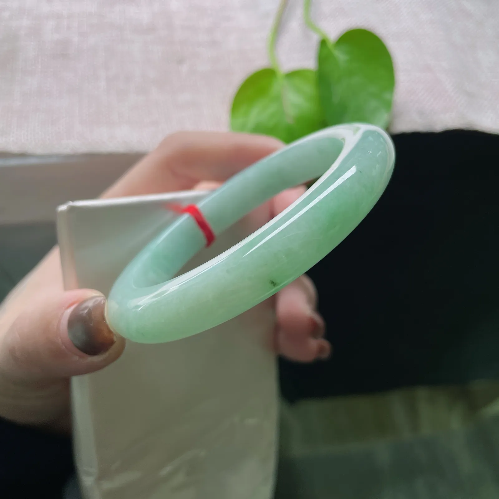 57.2/10.7/9.7绿底正圈，水润细腻，温婉可人，贵气，棉线