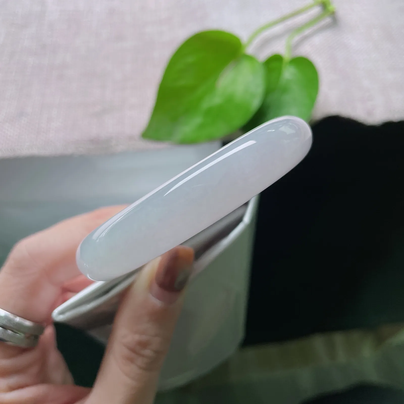 53.2/12.3/8.5，冰紫正圈，紫气东来承祥瑞，满圈柔紫裹着冰润胶质，玉质莹润