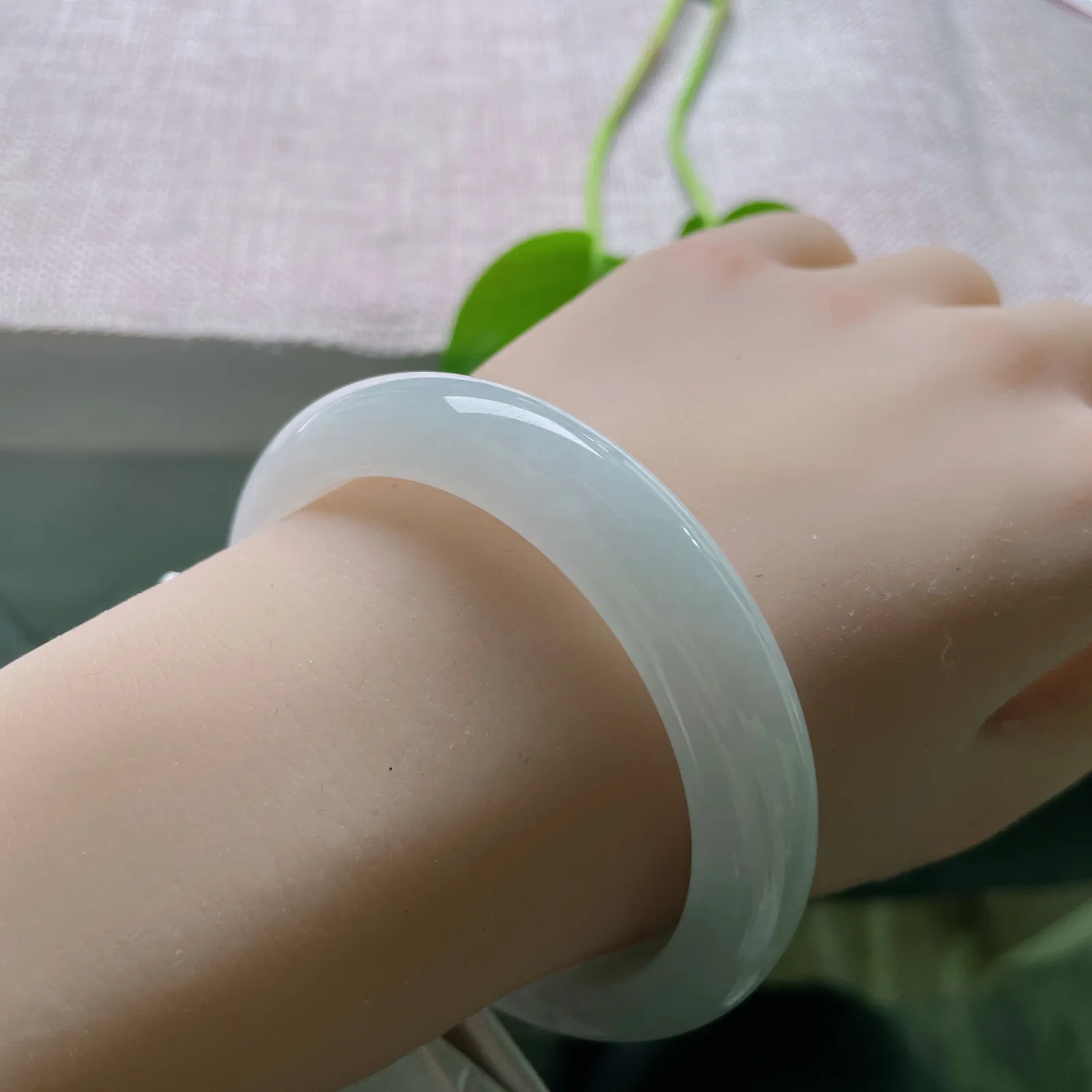 56/11.7/8.6，白底正圈，出水芙蓉，肉质细腻干净，清爽自然