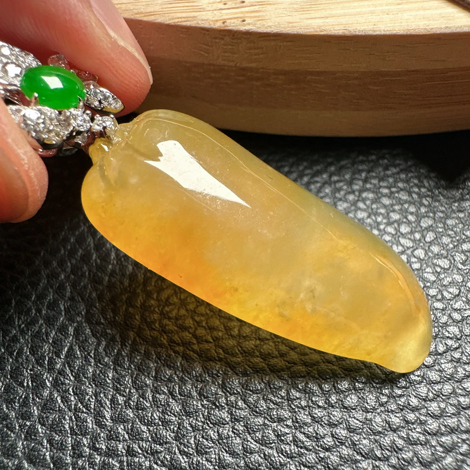 【冰黄】天然色冰黄大福瓜，稀缺度拉满，可遇不可求，冰种料子，饱满圆润，种老肉细，18K金扣头镶嵌。裸