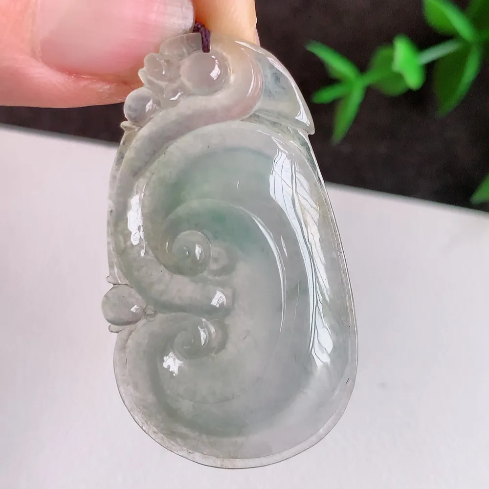 冰润吉祥如意翡翠吊坠  寓意“万事如意，吉祥如意,福寿绵长 心想事成”饱满大气，通透水润  W41.28尺寸：43-24.6-4.6mm