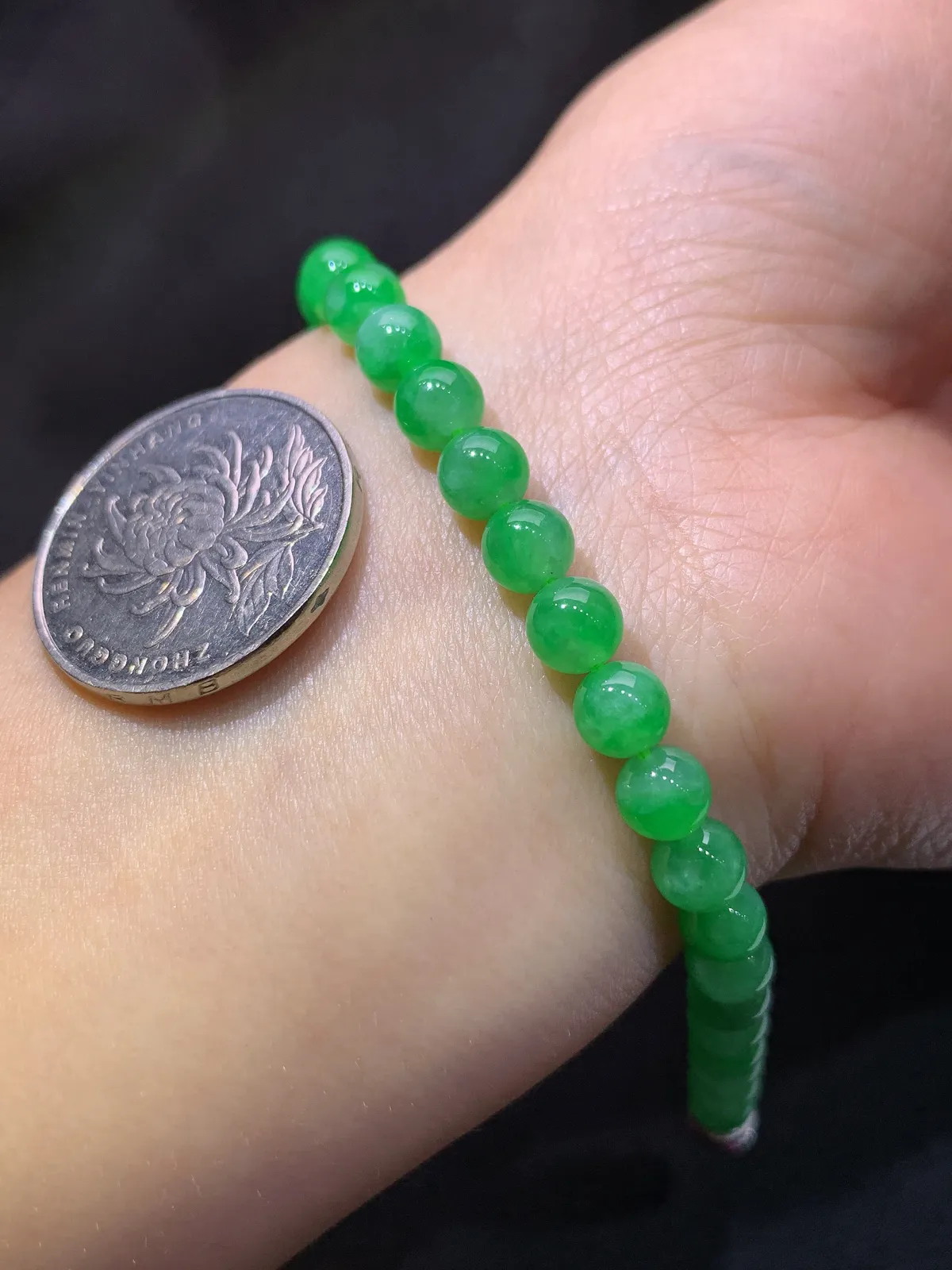 阳绿圆珠手串，手链，冰润色阳，玉质细腻，种水足 Be 直径5.8