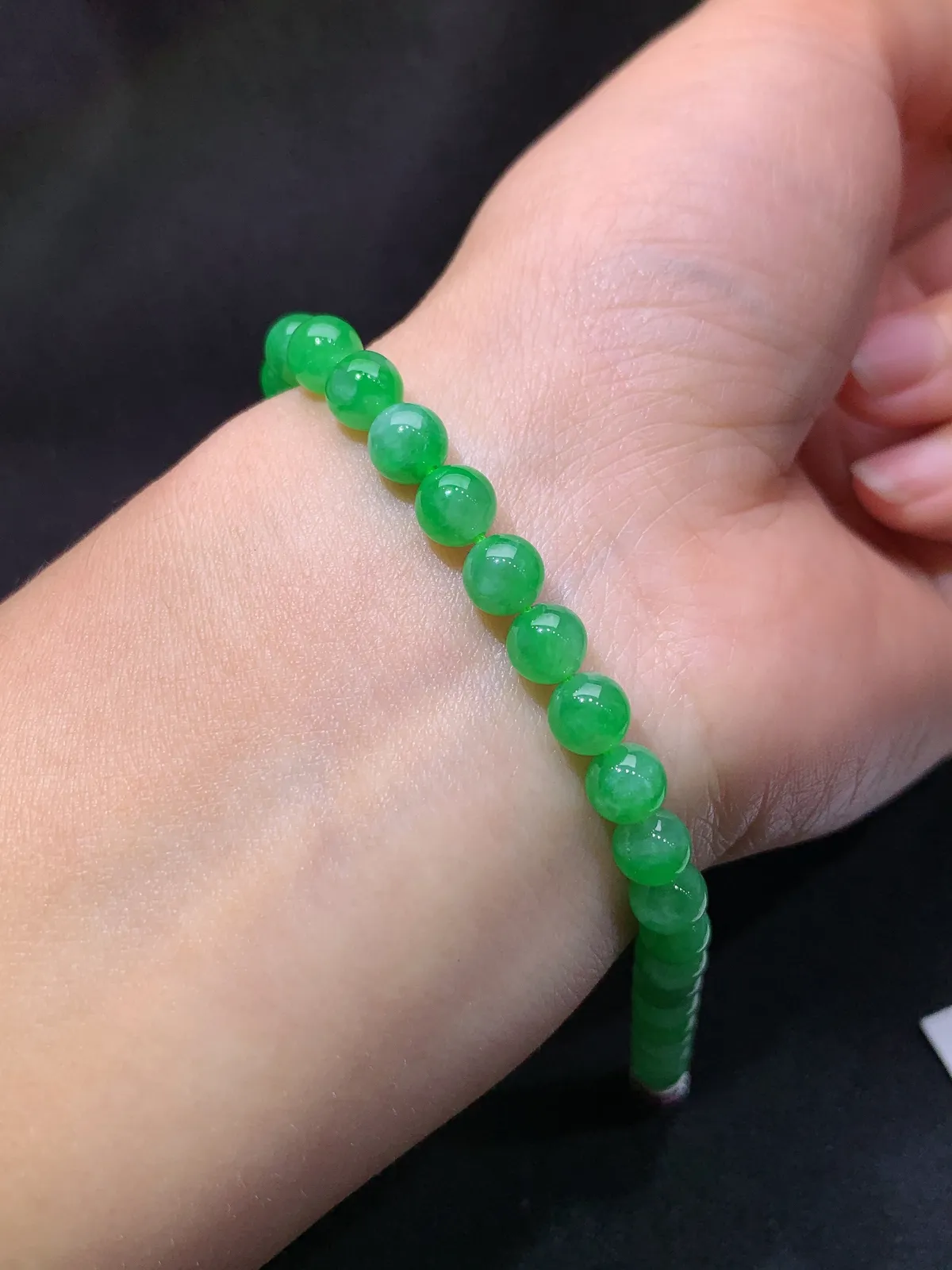 阳绿圆珠手串，手链，冰润色阳，玉质细腻，种水足 Be 直径5.8