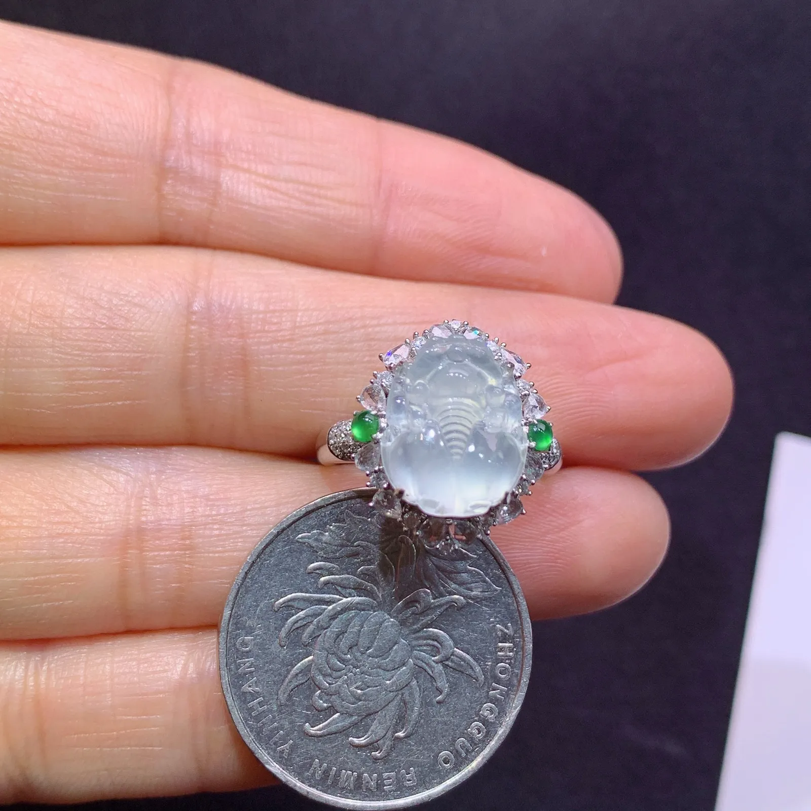 冰种貔貅戒指，18k金钻搭配小绿蛋面镶嵌，简约时尚，冰润细腻，种水足，Bl 整体尺寸17.5*14.8*10.8圈口14