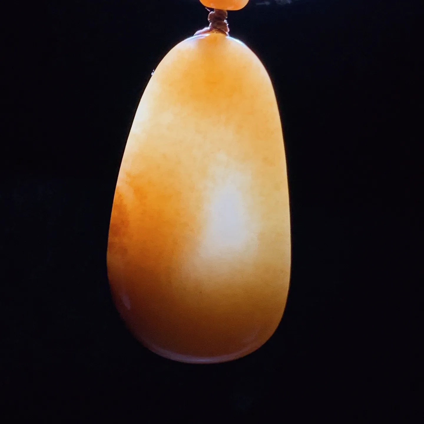 新疆和田玉白玉且末糖御龙观音挂件 尺寸49/27/15重32克。玉质细腻油润。手推出油。佩戴高端典雅。lt260228