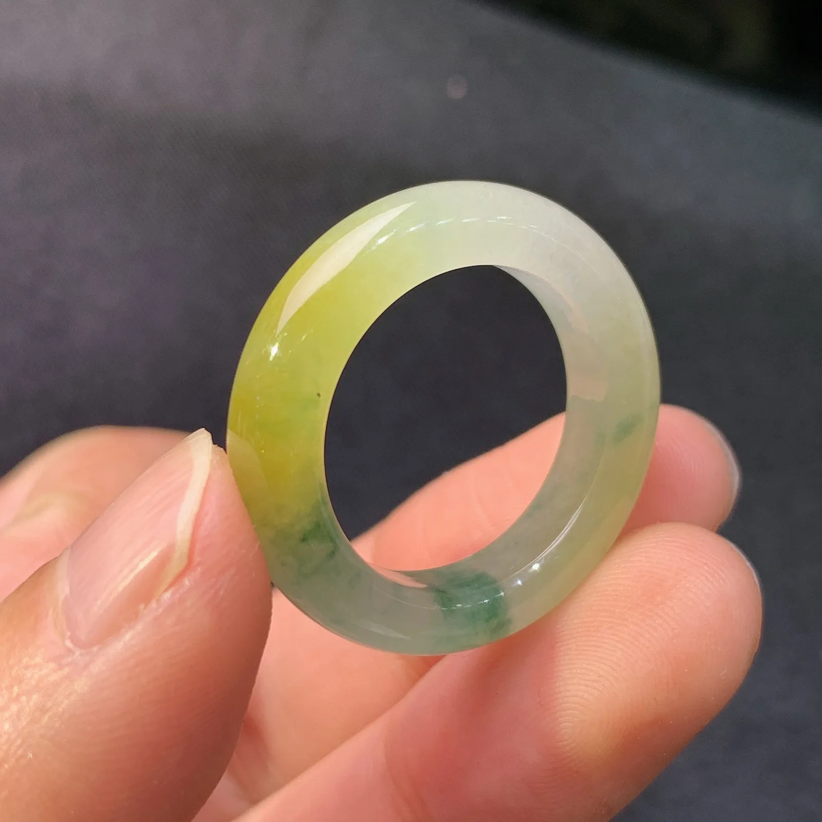 冰黄翡戒圈，指环，冰润细腻，颜色鲜艳，种水足，Xyg圈口18宽5.4厚4.2