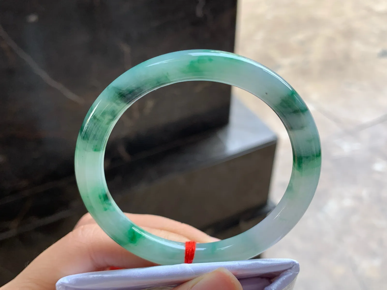 55-8

绿花圆条手镯^_^飘花好看 玉质温润