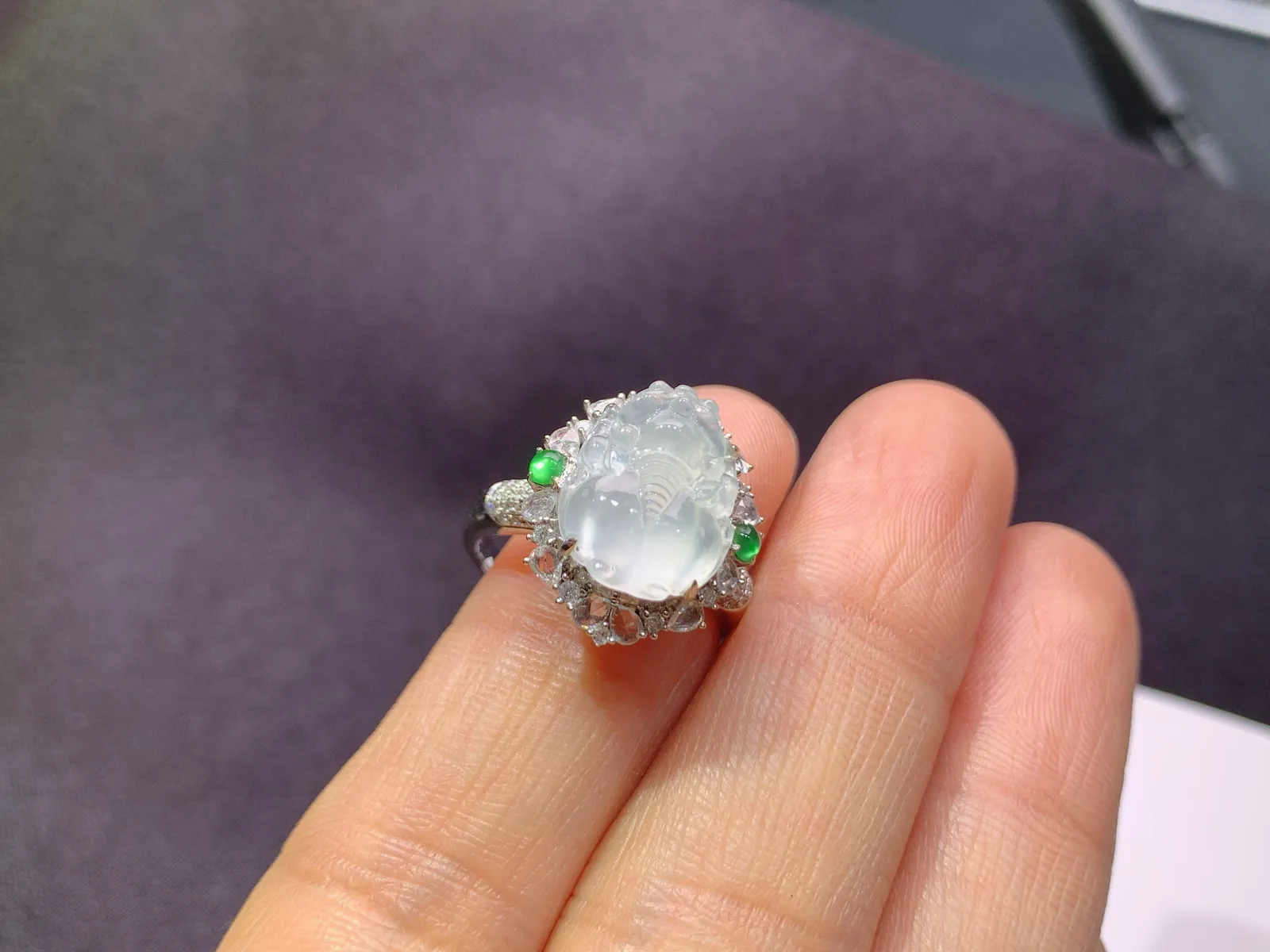 冰种貔貅戒指，18k金钻搭配小绿蛋面镶嵌，简约时尚，冰润细腻，种水足，Bl 整体尺寸17.5*14.8*10.8圈口14