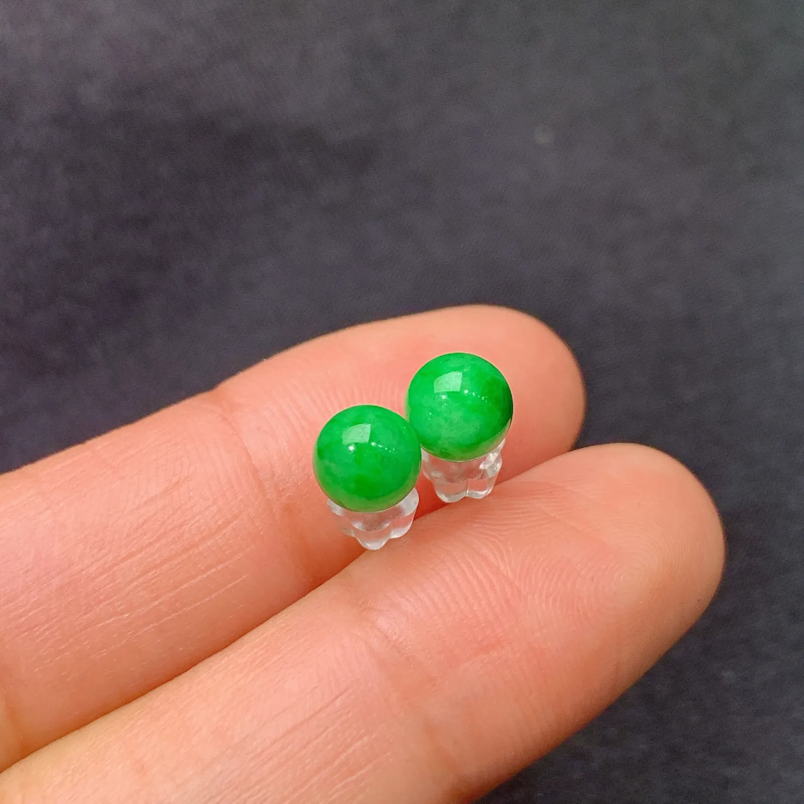 阳绿圆珠耳钉，18k金镶嵌，简约时尚，Xyg取一尺寸5.3