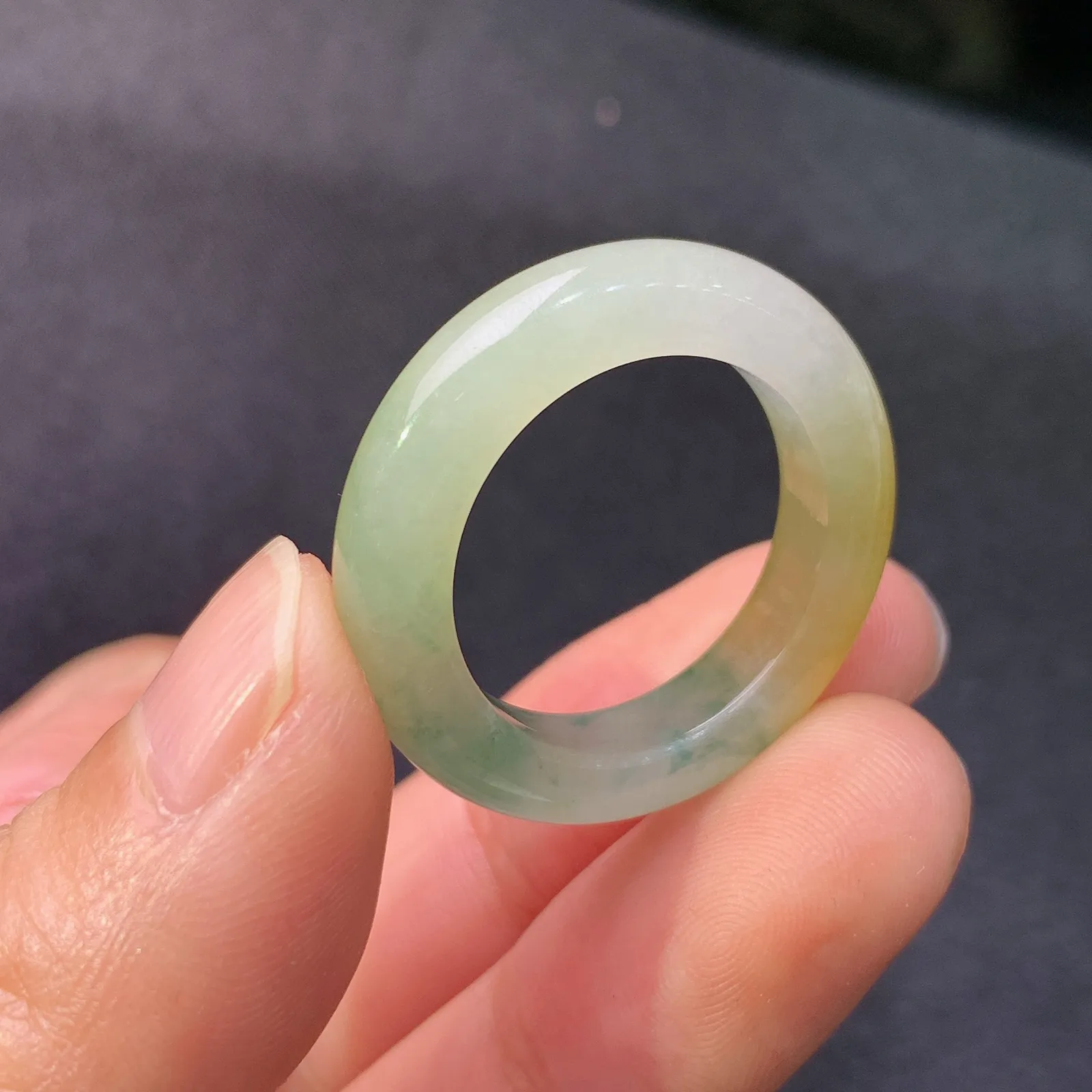 冰黄翡戒圈，指环，冰润细腻，颜色鲜艳，种水足，Xyg圈口18宽5.4厚4.2