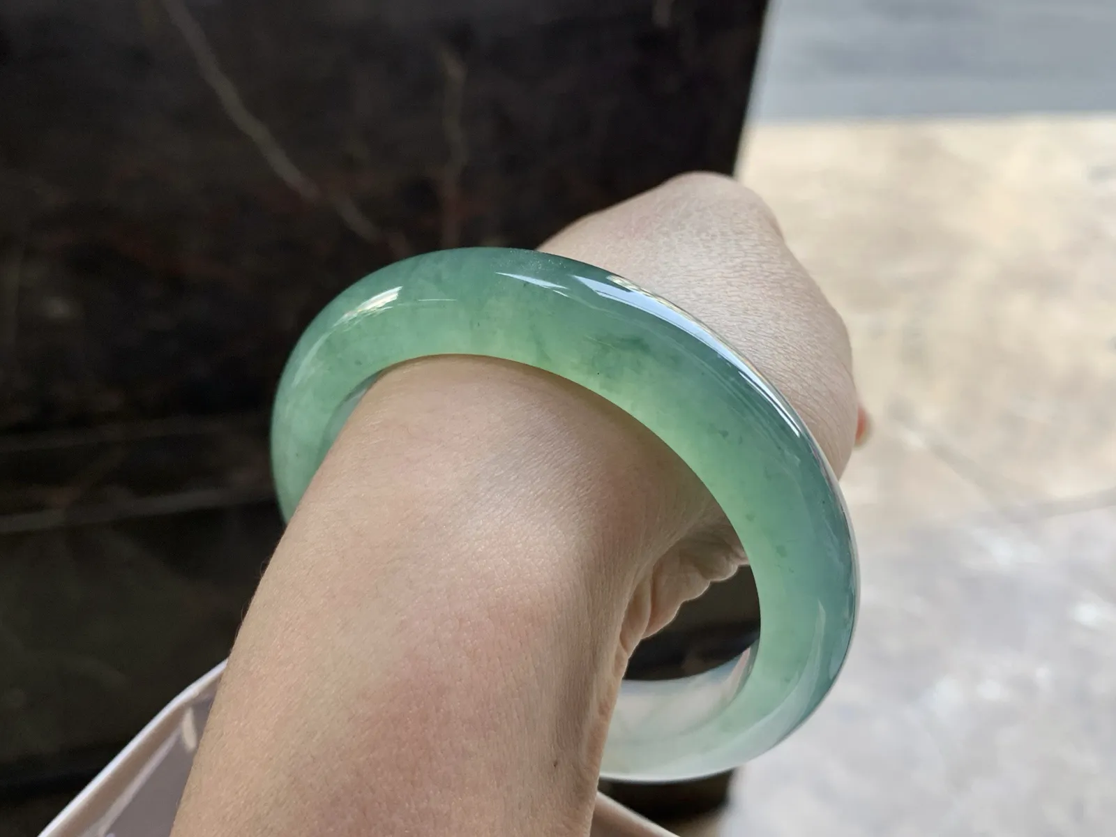 55-12.8-9.2

冰种晴水橄榄绿手镯^_^种水透亮