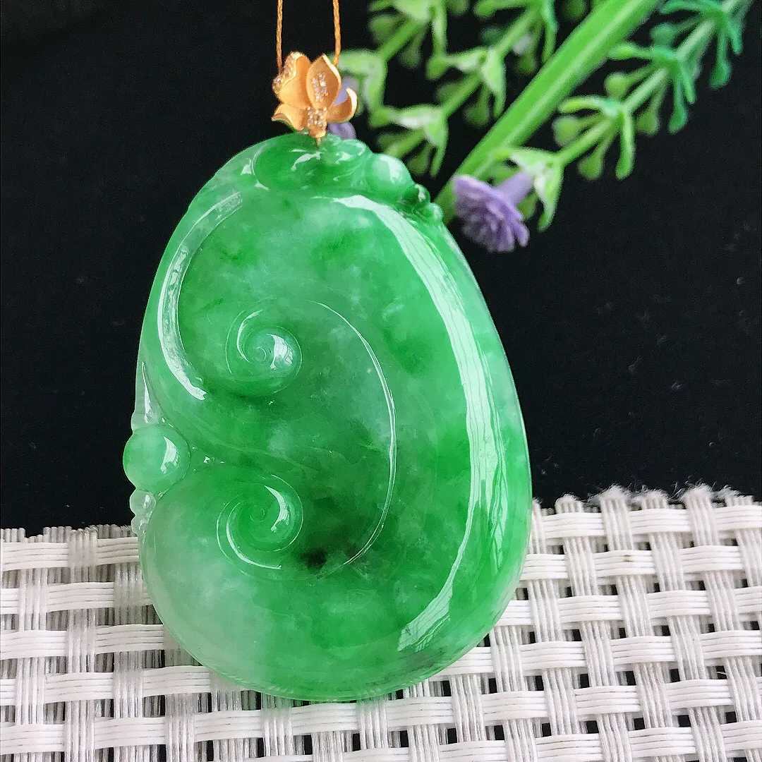 实拍A货翡翠49/35.2/5.4老坑18k金镶嵌辣阳绿如意吊坠翡翠挂件