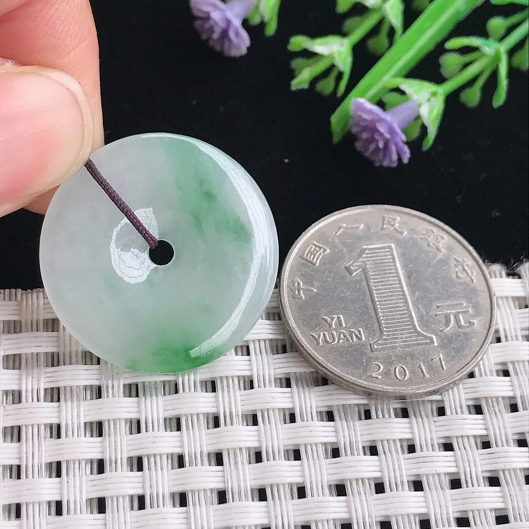 实拍A货翡翠25.8/3.2老坑冰润飘绿平安扣吊坠正装翡翠玉扣挂件