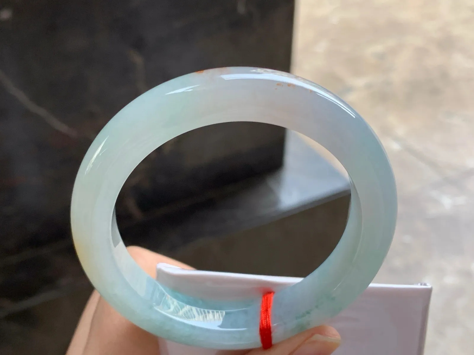 56.5-12.4-9.5

飘黄翡手镯^_^玉质温润 清新细腻