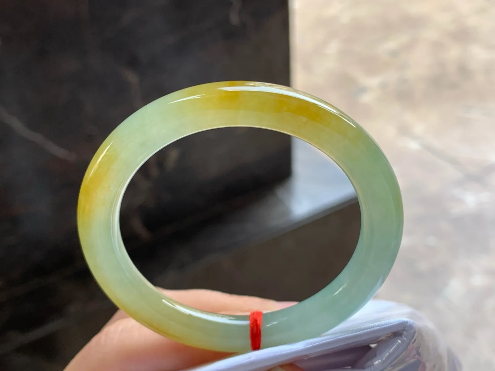 52-8.7

黄翡圆条手镯^_^鲜艳