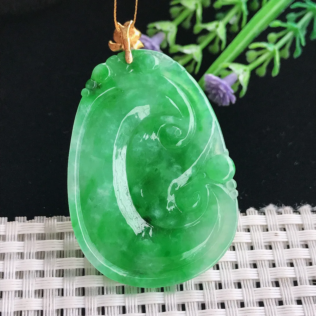 实拍A货翡翠49/35.2/5.4老坑18k金镶嵌辣阳绿如意吊坠翡翠挂件